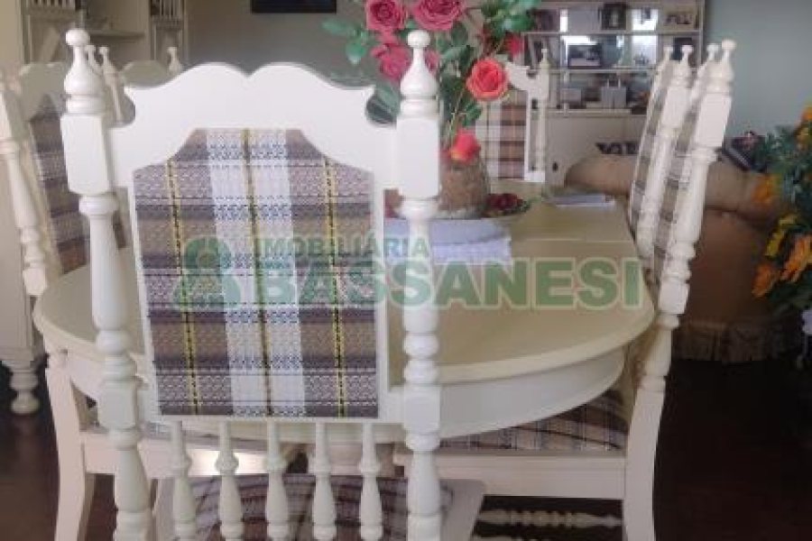 Apartamento com 142m², 3 dormitórios, 1 vaga, no bairro Centro em Caxias do Sul para Comprar