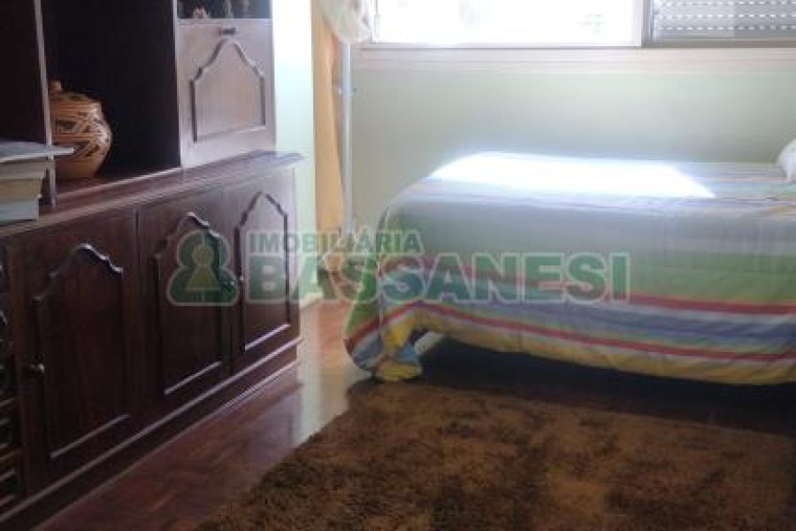 Apartamento com 142m², 3 dormitórios, 1 vaga, no bairro Centro em Caxias do Sul para Comprar