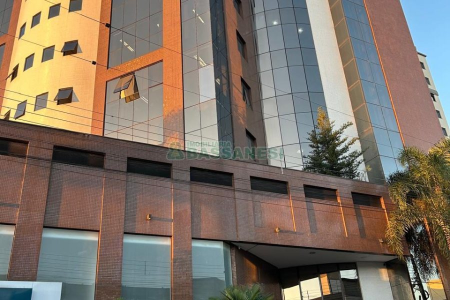 Sala com 230m², 10 vagas, no bairro Pio X em Caxias do Sul para Alugar