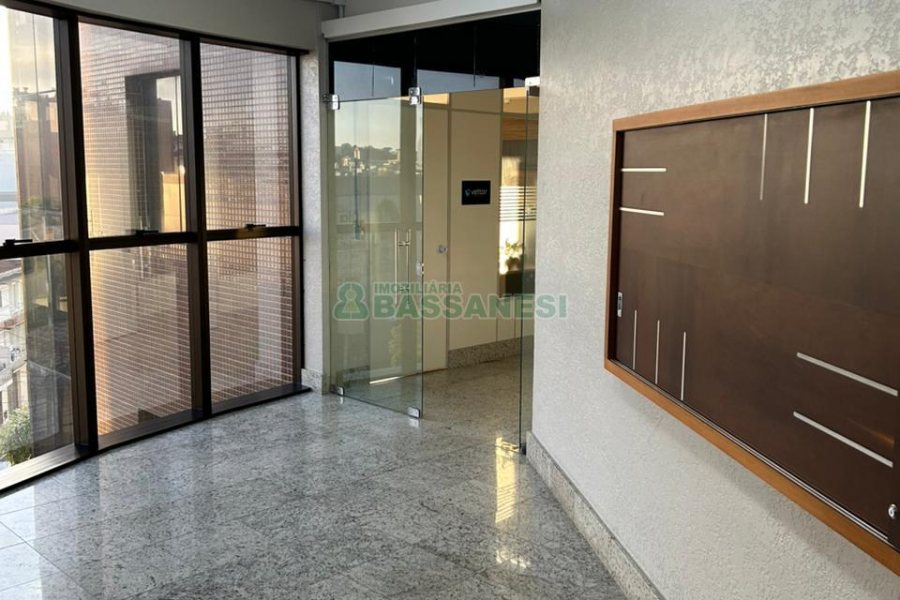 Sala com 230m², 10 vagas, no bairro Pio X em Caxias do Sul para Alugar