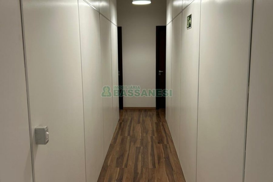 Sala com 230m², 10 vagas, no bairro Pio X em Caxias do Sul para Alugar