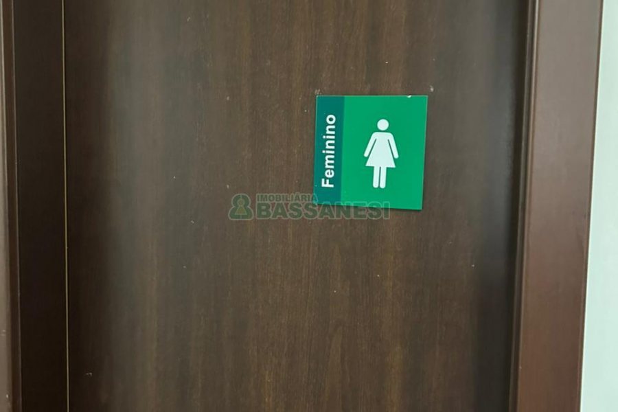 Sala com 230m², 10 vagas, no bairro Pio X em Caxias do Sul para Alugar