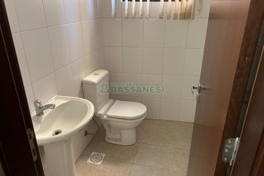 Sala com 230m², 10 vagas, no bairro Pio X em Caxias do Sul para Alugar