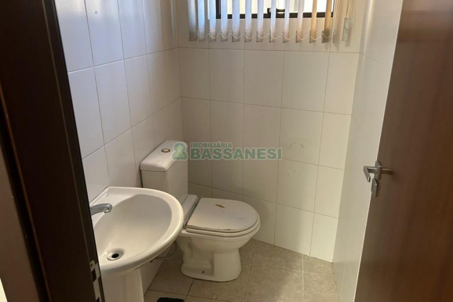 Sala com 230m², 10 vagas, no bairro Pio X em Caxias do Sul para Alugar