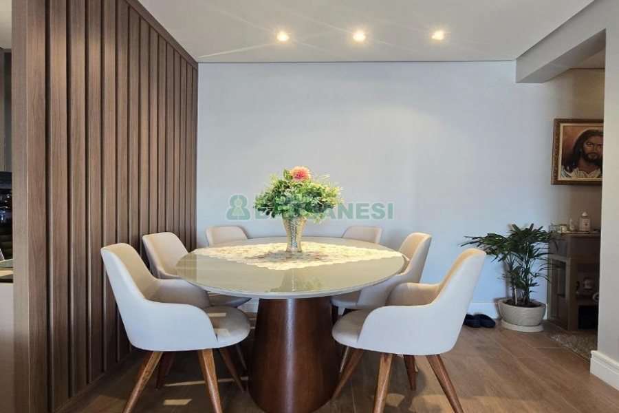 Apto Mobiliado com 97m², 2 dormitórios, 2 vagas, no bairro Jardim América em Caxias do Sul para Comprar