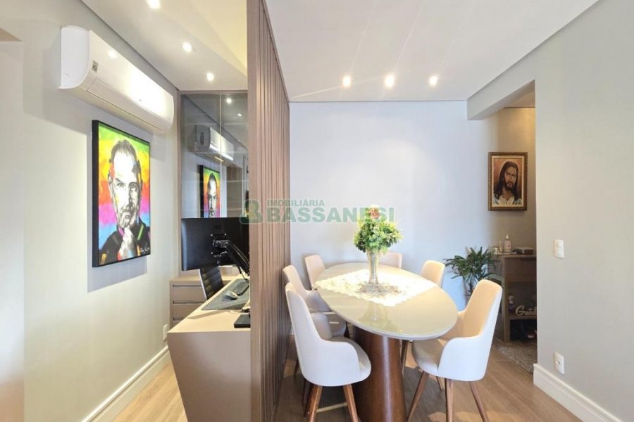 Apto Mobiliado com 97m², 2 dormitórios, 2 vagas, no bairro Jardim América em Caxias do Sul para Comprar