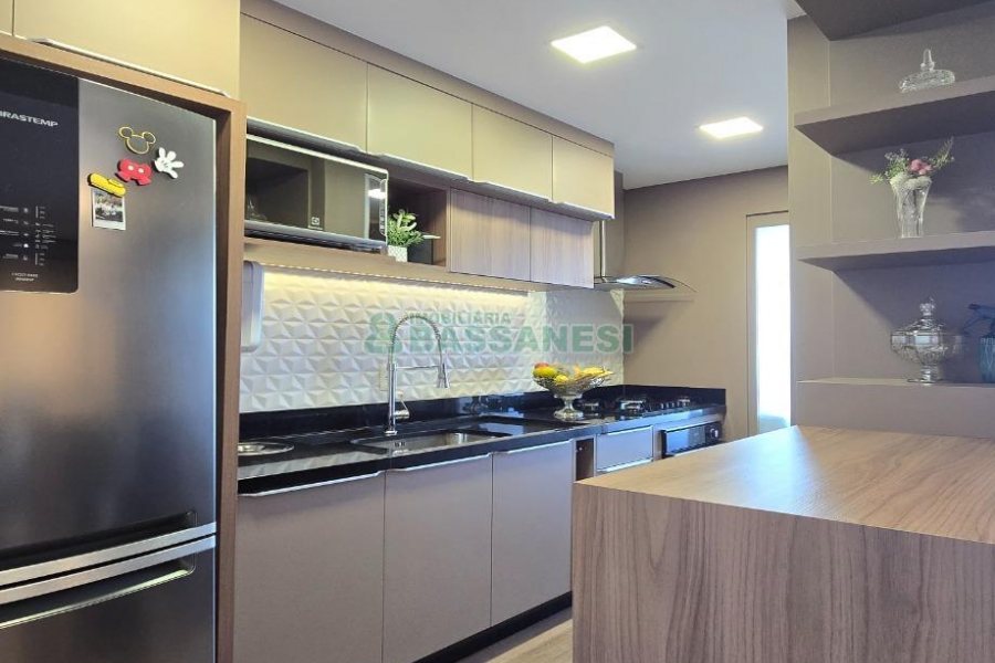 Apto Mobiliado com 97m², 2 dormitórios, 2 vagas, no bairro Jardim América em Caxias do Sul para Comprar