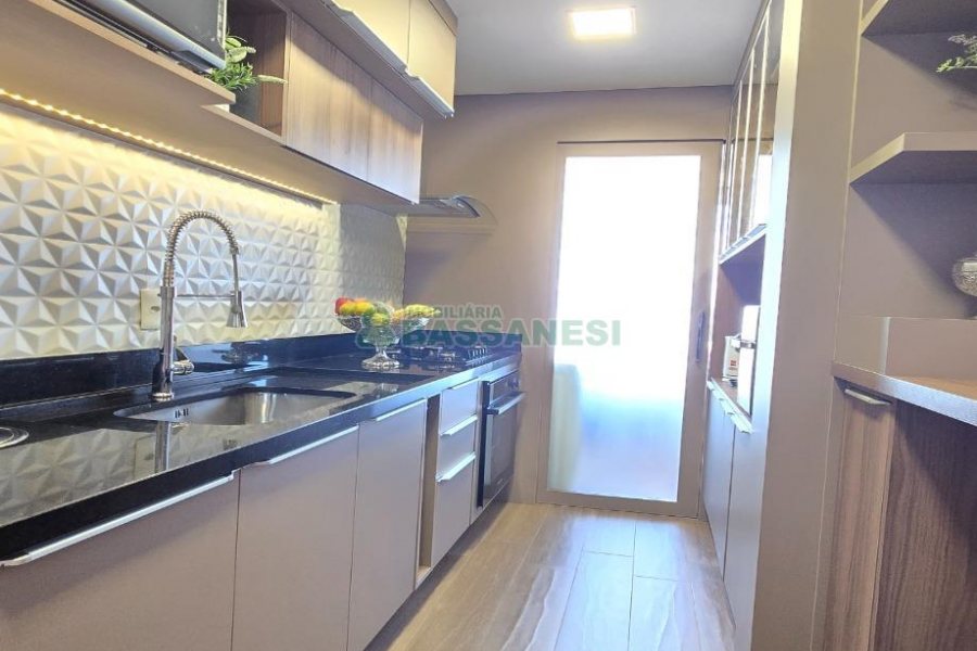 Apto Mobiliado com 97m², 2 dormitórios, 2 vagas, no bairro Jardim América em Caxias do Sul para Comprar