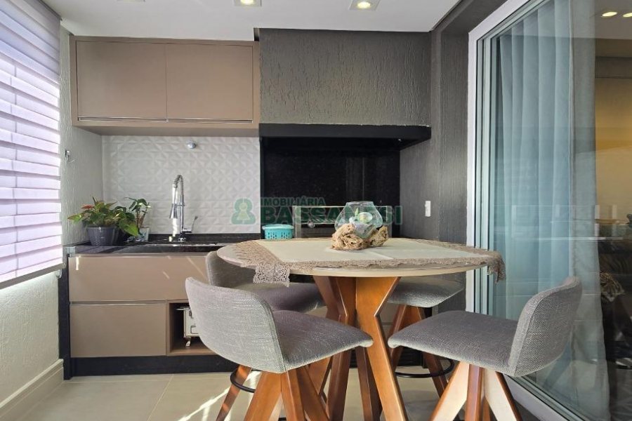 Apto Mobiliado com 97m², 2 dormitórios, 2 vagas, no bairro Jardim América em Caxias do Sul para Comprar