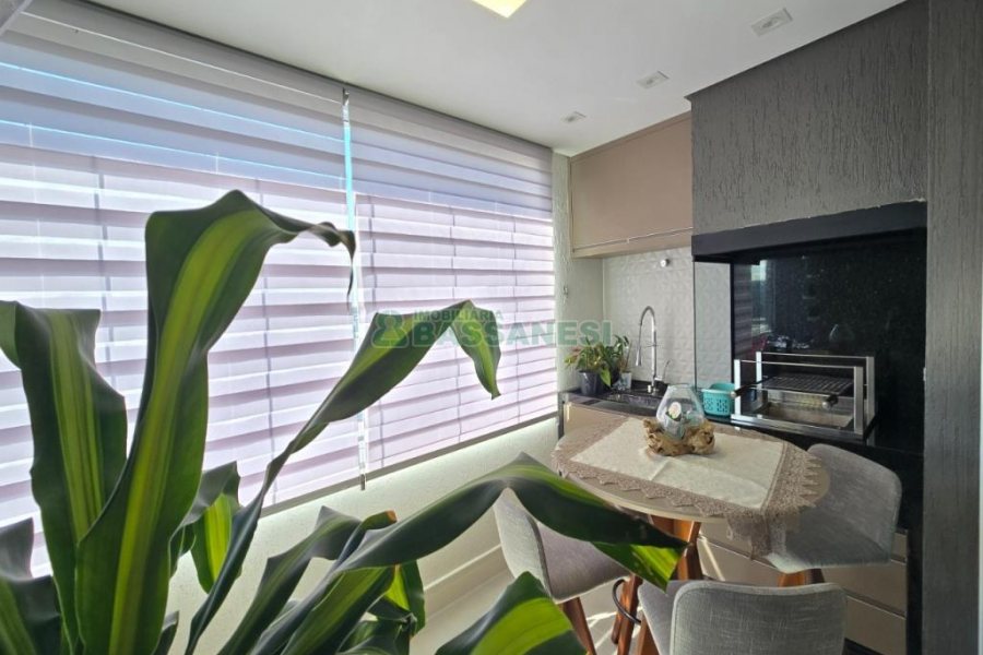 Apto Mobiliado com 97m², 2 dormitórios, 2 vagas, no bairro Jardim América em Caxias do Sul para Comprar