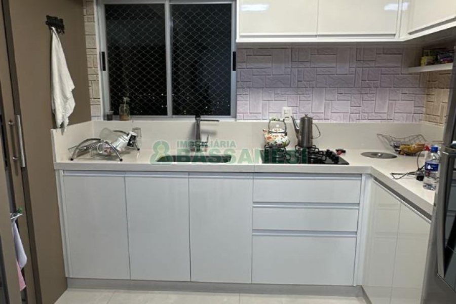 Apartamento com 94m², 3 dormitórios, 1 vaga, no bairro Rio Branco em Caxias do Sul para Comprar