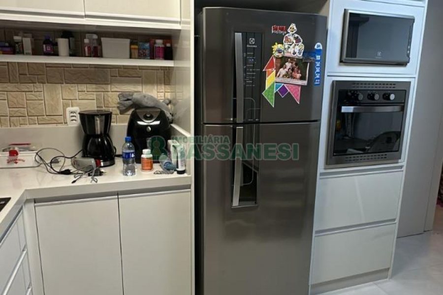Apartamento com 94m², 3 dormitórios, 1 vaga, no bairro Rio Branco em Caxias do Sul para Comprar