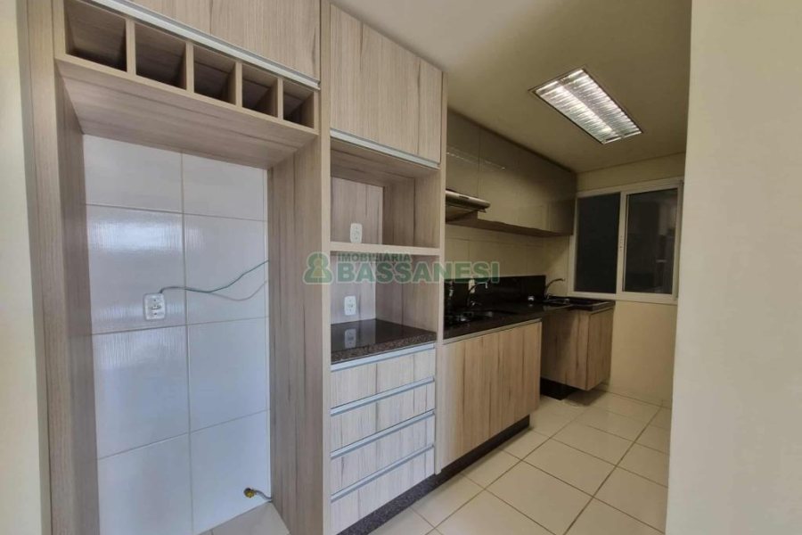 Apto Mobiliado com 56m², 2 dormitórios, 1 vaga, no bairro Cinqüentenário em Caxias do Sul para Alugar