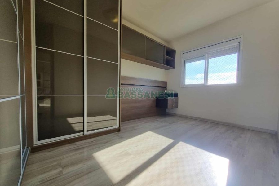 Apto Mobiliado com 56m², 2 dormitórios, 1 vaga, no bairro Cinqüentenário em Caxias do Sul para Alugar