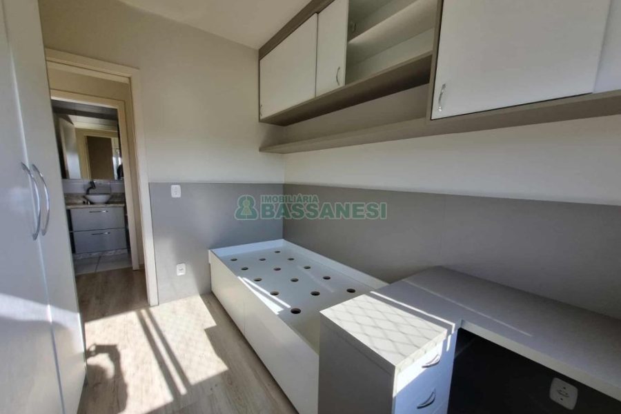 Apto Mobiliado com 56m², 2 dormitórios, 1 vaga, no bairro Cinqüentenário em Caxias do Sul para Alugar