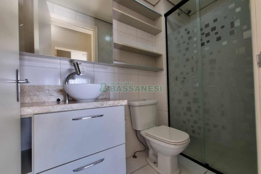 Apto Mobiliado com 56m², 2 dormitórios, 1 vaga, no bairro Cinqüentenário em Caxias do Sul para Alugar