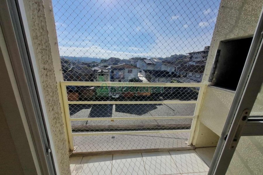 Apto Mobiliado com 56m², 2 dormitórios, 1 vaga, no bairro Cinqüentenário em Caxias do Sul para Alugar