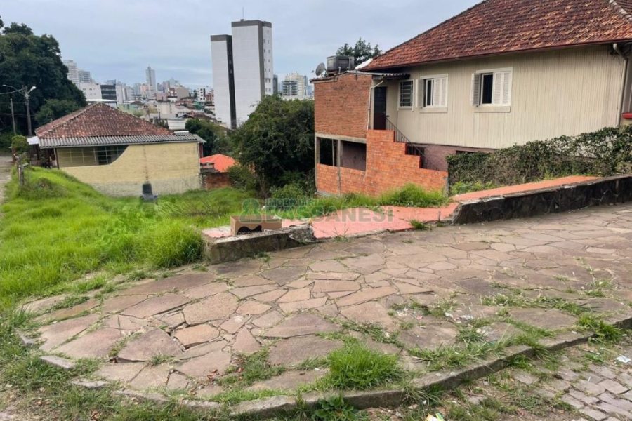 Terreno com 330m², no bairro Rio Branco em Caxias do Sul para Comprar