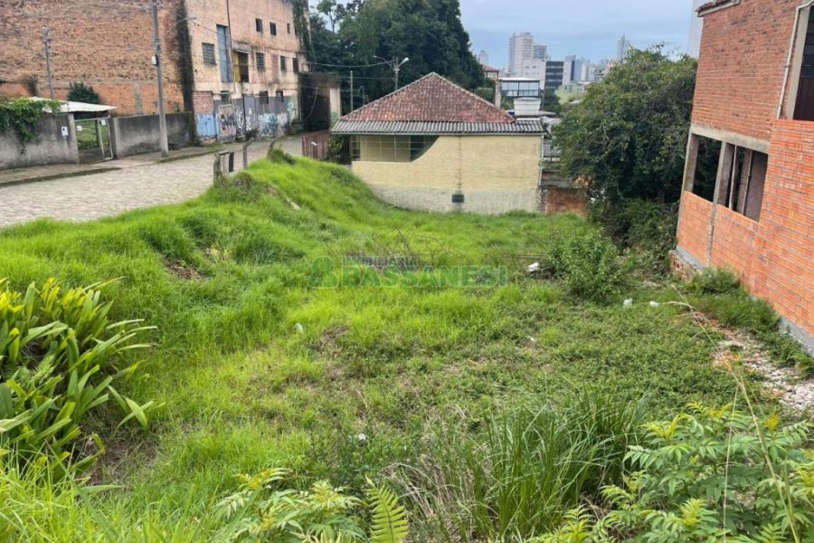 Terreno com 330m², no bairro Rio Branco em Caxias do Sul para Comprar