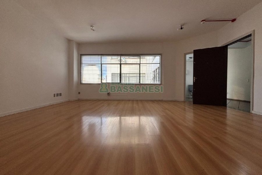 Sala com 50m², no bairro Centro em Caxias do Sul para Alugar