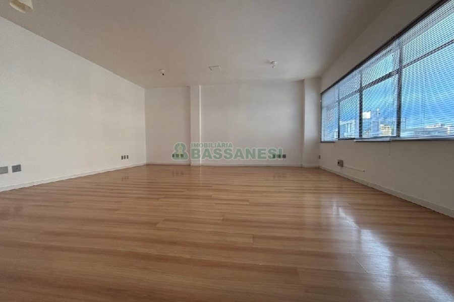 Sala com 50m², no bairro Centro em Caxias do Sul para Alugar