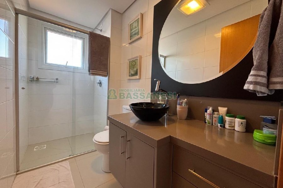 Apto Mobiliado com 83m², 2 dormitórios, 2 vagas, no bairro Rio Branco em Caxias do Sul para Alugar