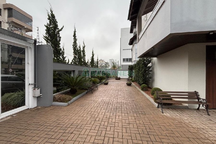 Casa com 310m², 3 dormitórios, 4 vagas, no bairro Jardim América em Caxias do Sul para Alugar