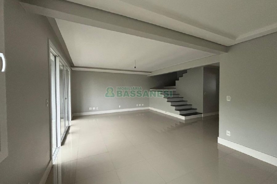 Casa com 310m², 3 dormitórios, 4 vagas, no bairro Jardim América em Caxias do Sul para Alugar