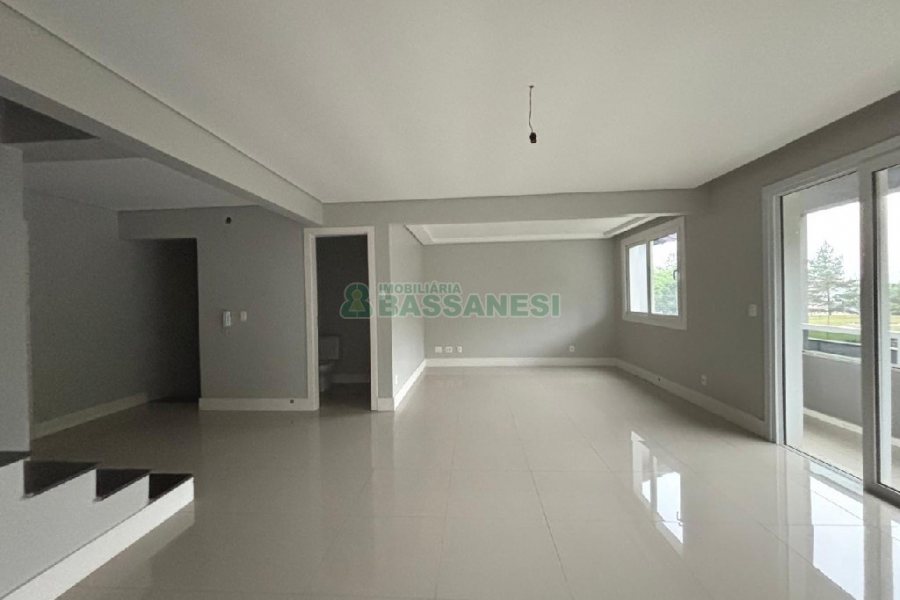 Casa com 310m², 3 dormitórios, 4 vagas, no bairro Jardim América em Caxias do Sul para Alugar