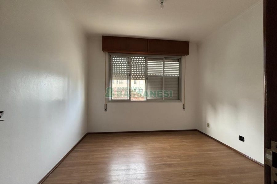 Apartamento com 136m², 3 dormitórios, 1 vaga, no bairro Exposição em Caxias do Sul para Comprar