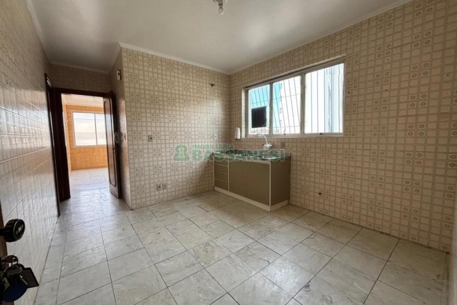 Apartamento com 136m², 3 dormitórios, 1 vaga, no bairro Exposição em Caxias do Sul para Comprar