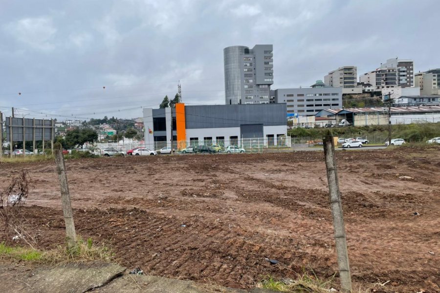 Terreno com 5000m², no bairro Sanvitto em Caxias do Sul para Comprar