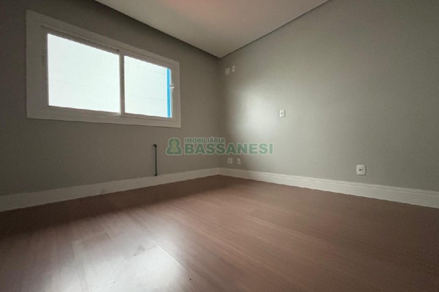 Casa com 310m², 3 dormitórios, 4 vagas, no bairro Jardim América em Caxias do Sul para Alugar