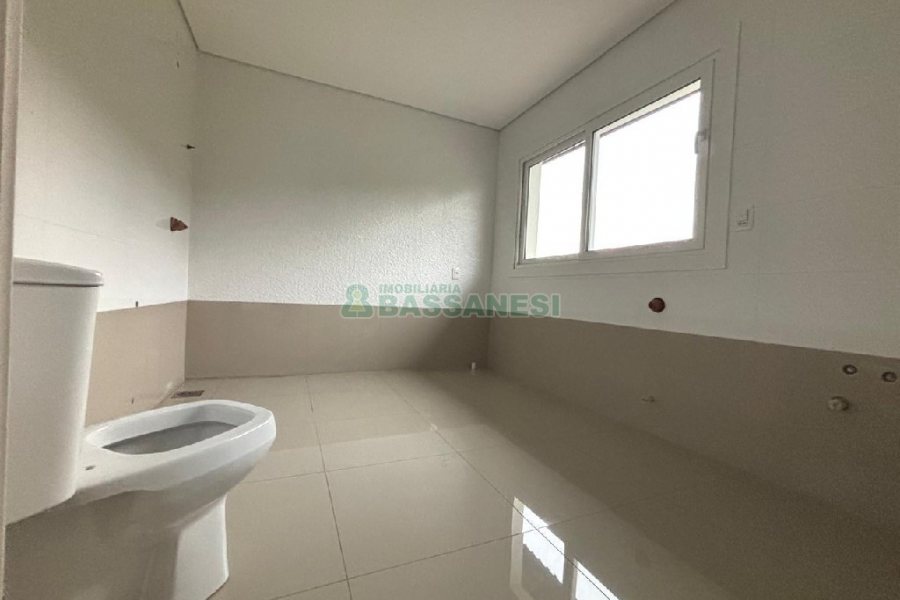 Casa com 310m², 3 dormitórios, 4 vagas, no bairro Jardim América em Caxias do Sul para Alugar