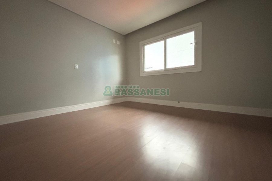 Casa com 310m², 3 dormitórios, 4 vagas, no bairro Jardim América em Caxias do Sul para Alugar