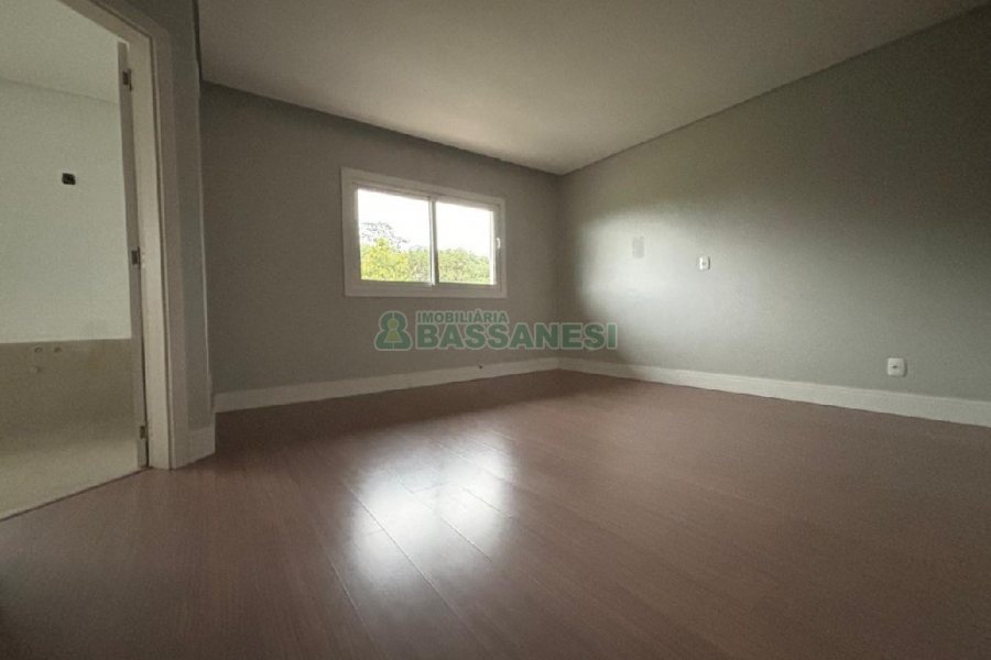 Casa com 310m², 3 dormitórios, 4 vagas, no bairro Jardim América em Caxias do Sul para Alugar