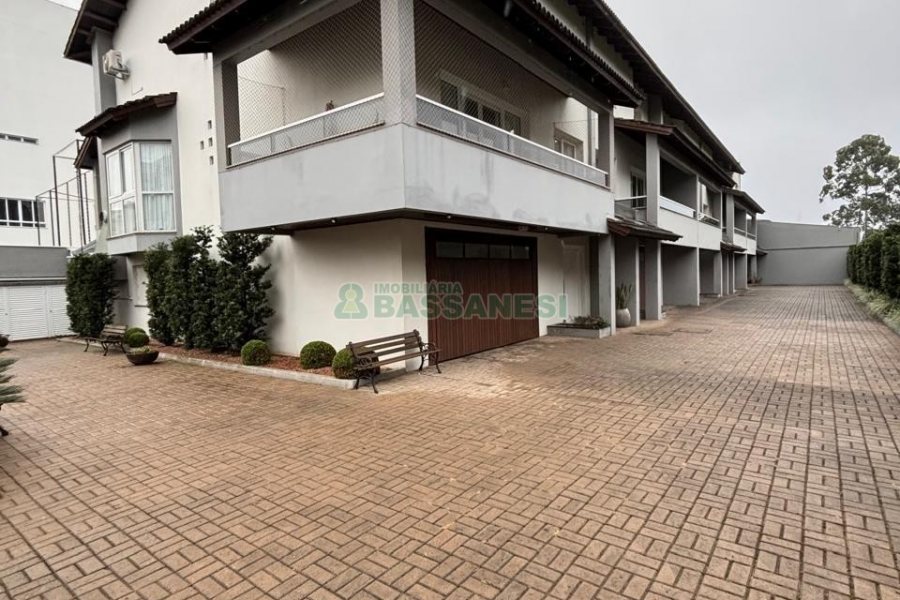 Casa com 310m², 3 dormitórios, 4 vagas, no bairro Jardim América em Caxias do Sul para Alugar