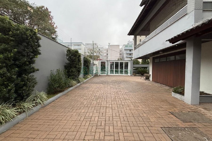 Casa com 310m², 3 dormitórios, 4 vagas, no bairro Jardim América em Caxias do Sul para Alugar