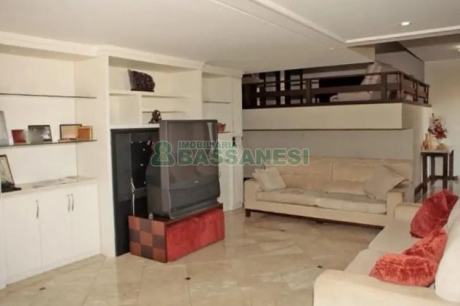 Casa com 496m², 4 dormitórios, 6 vagas, no bairro Colina Sorriso em Caxias do Sul para Comprar