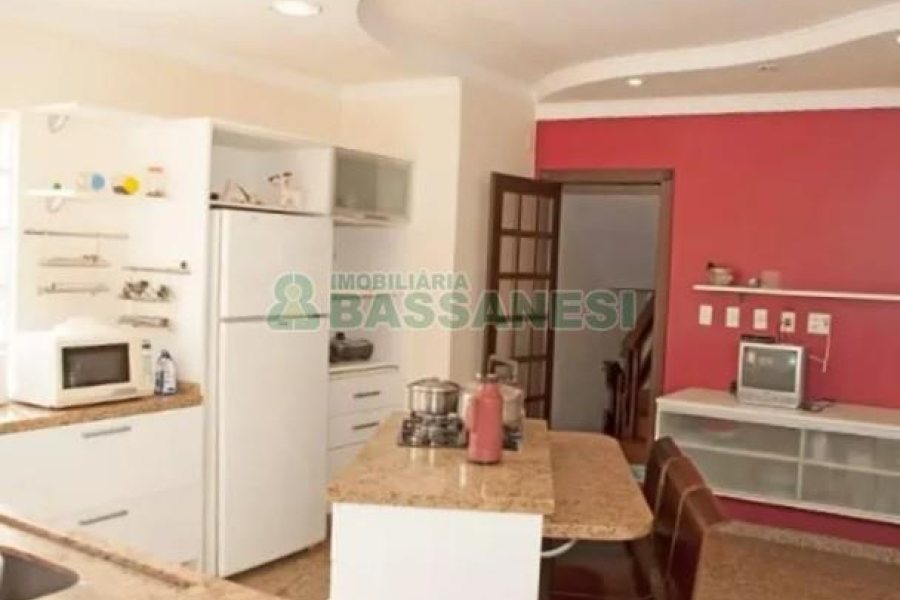 Casa com 496m², 4 dormitórios, 6 vagas, no bairro Colina Sorriso em Caxias do Sul para Comprar