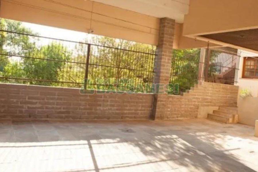 Casa com 496m², 4 dormitórios, 6 vagas, no bairro Colina Sorriso em Caxias do Sul para Comprar