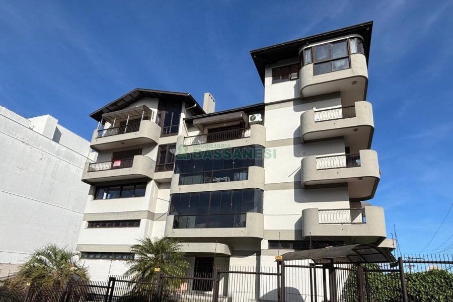 Apartamento com 225m², 3 dormitórios, 3 vagas, no bairro Rio Branco em Caxias do Sul para Comprar