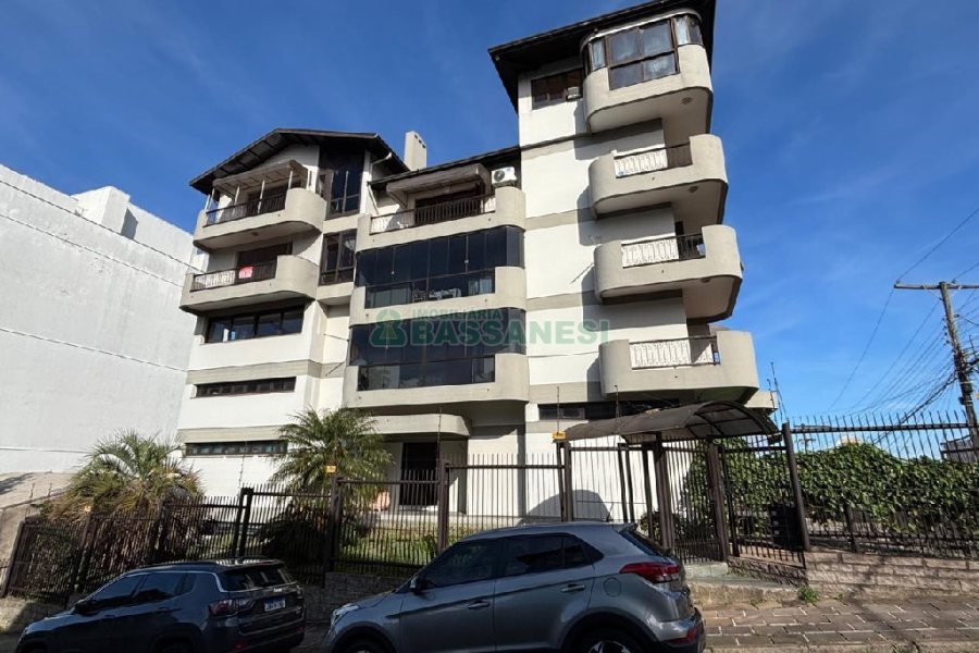 Apartamento com 225m², 3 dormitórios, 3 vagas, no bairro Rio Branco em Caxias do Sul para Comprar