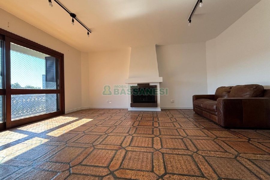 Apartamento com 225m², 3 dormitórios, 3 vagas, no bairro Rio Branco em Caxias do Sul para Comprar