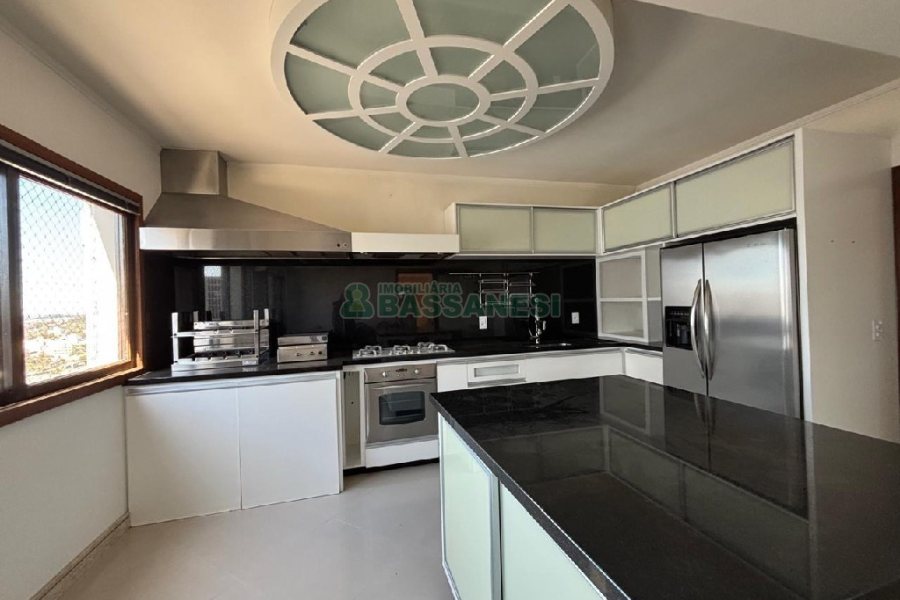 Apartamento com 225m², 3 dormitórios, 3 vagas, no bairro Rio Branco em Caxias do Sul para Comprar