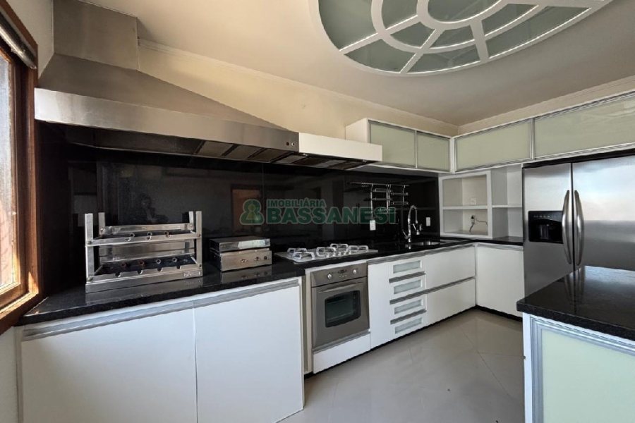 Apartamento com 225m², 3 dormitórios, 3 vagas, no bairro Rio Branco em Caxias do Sul para Comprar