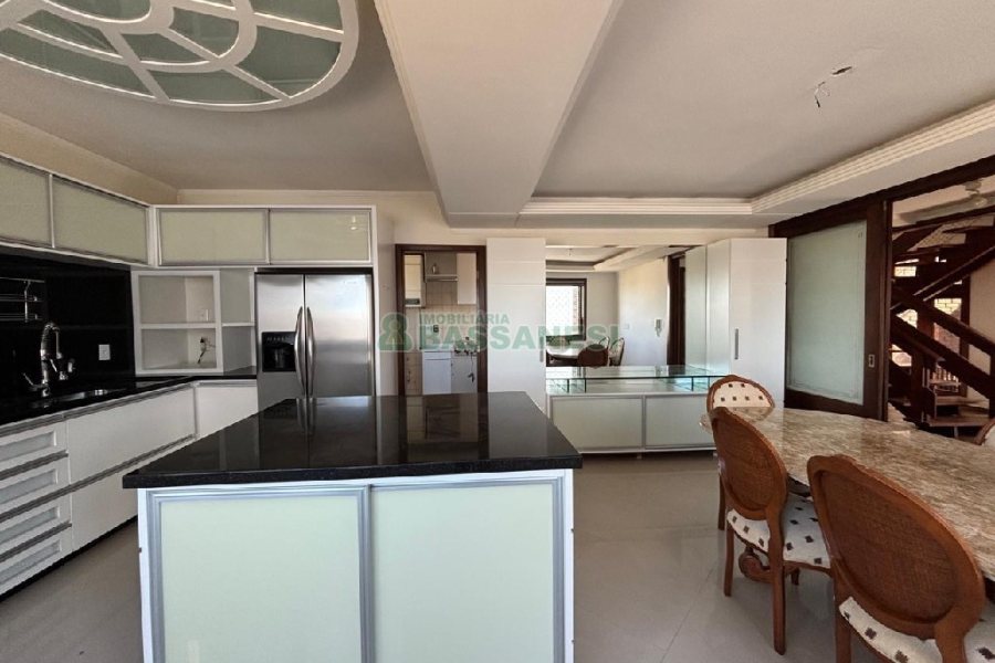 Apartamento com 225m², 3 dormitórios, 3 vagas, no bairro Rio Branco em Caxias do Sul para Comprar