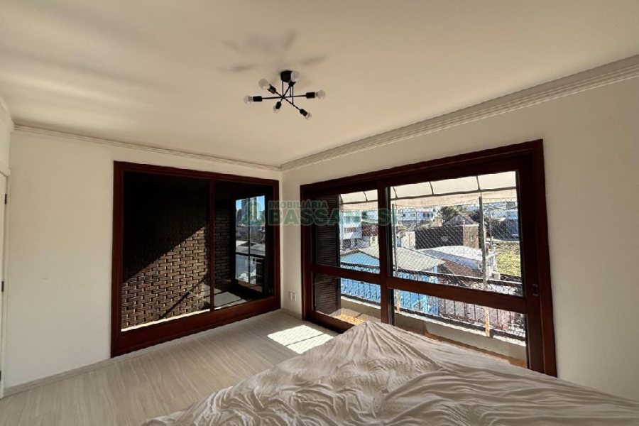 Apartamento com 225m², 3 dormitórios, 3 vagas, no bairro Rio Branco em Caxias do Sul para Comprar