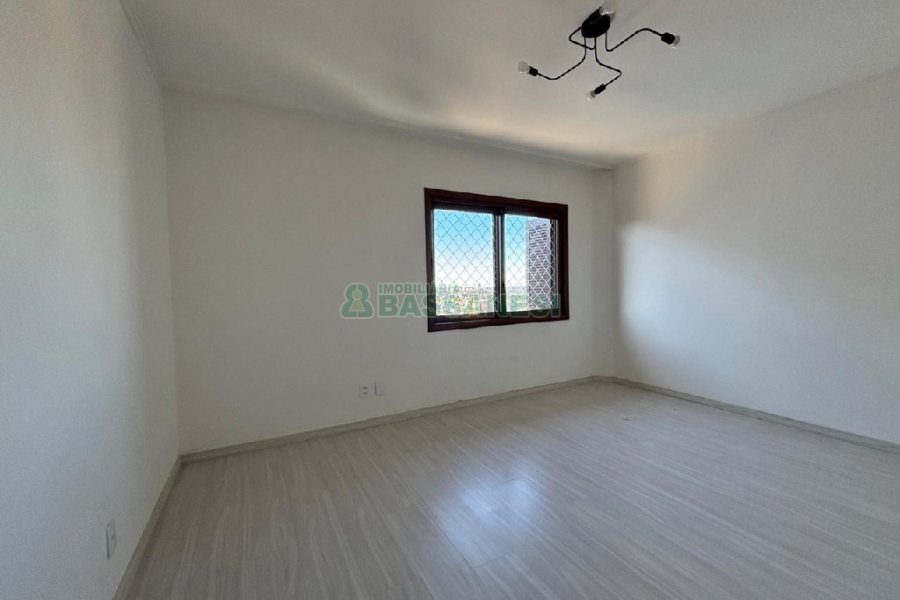 Apartamento com 225m², 3 dormitórios, 3 vagas, no bairro Rio Branco em Caxias do Sul para Comprar