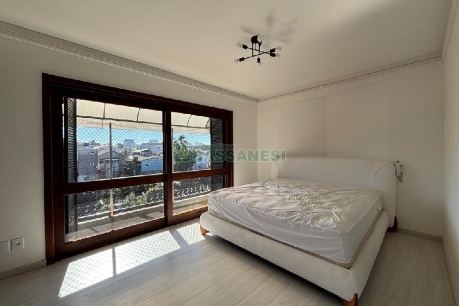 Apartamento com 225m², 3 dormitórios, 3 vagas, no bairro Rio Branco em Caxias do Sul para Comprar